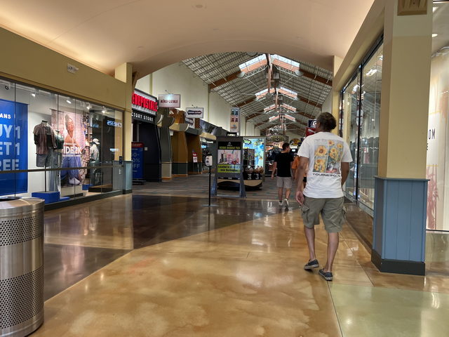 Great Lakes Crossing Outlets - Aug 7 2022 Photo (newer photo)